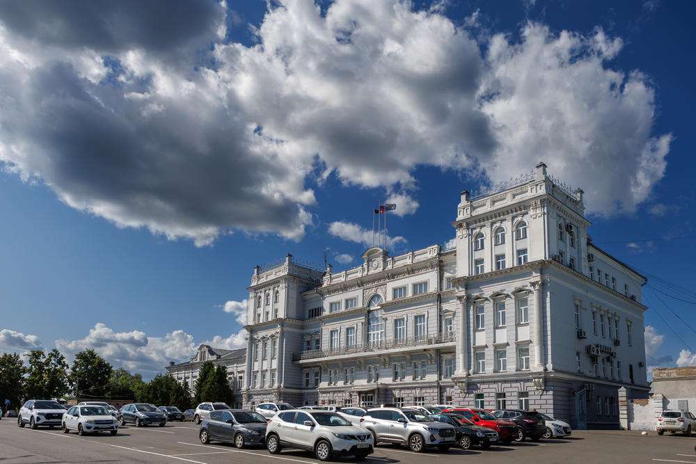 Архитектурный символ Сарапула – здание администрации | Путешествуй по Удмуртии