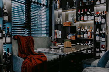 Энотека и винный бар Wine Snob/ Вайн сноб